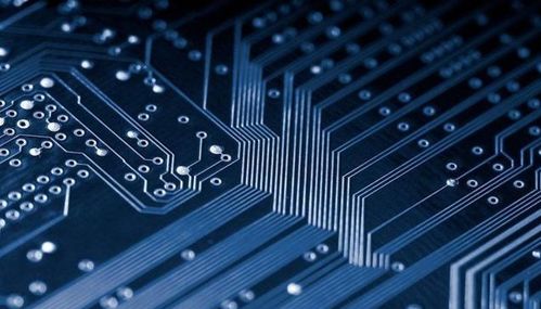 應(yīng)用電子技術(shù)與網(wǎng)絡(luò)技術(shù)研發(fā) 融合創(chuàng)新的就業(yè)藍(lán)海